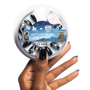 image:imageOlive amp June Instant Mani PressOn Nails Glue  Star Wars The Mandalorian amp Grogu  42 Fake Nails 21 Sizes  NonToxic LongLasting Up to 14 Days  Extra Short Round  Nom Nom Orange ChromeThe Mandalorian Creed